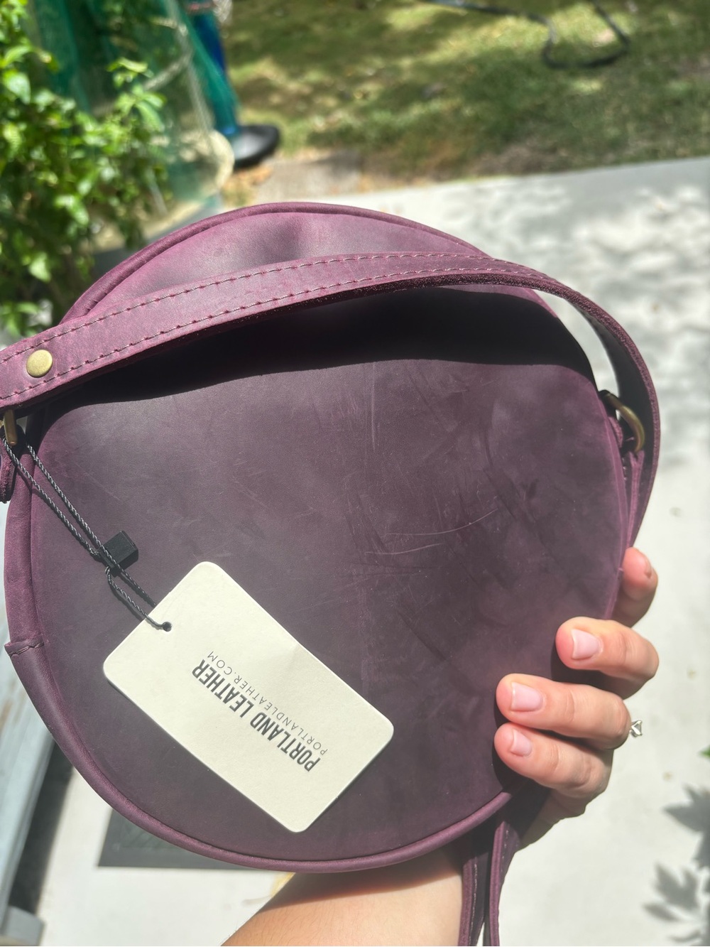 Portland Leather Large Circle Crossbody Bag in Larkspur BNNU - Picture 3 of 11
